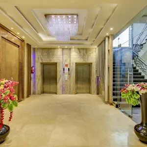 Super Townhouse Oak C Pearls 4*, Delhi (National Capital Territory of India) India